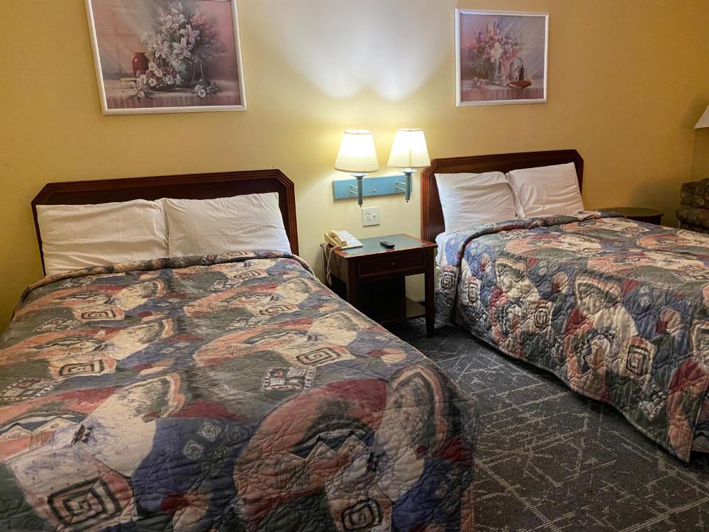 Double Room with Two Double Beds - Non-Smoking interior